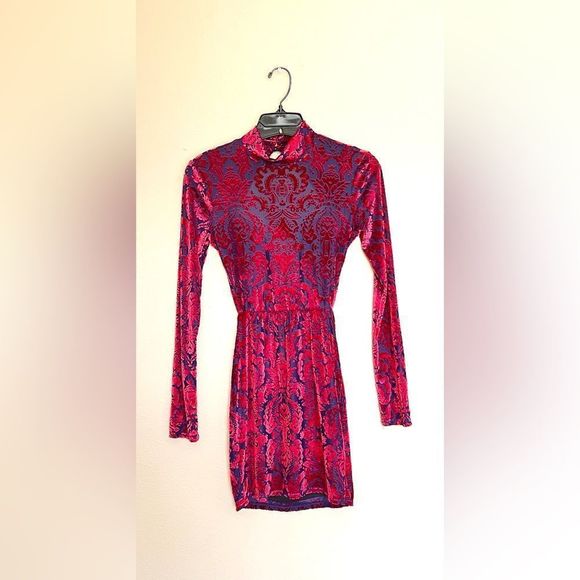 Lucy in the Sky Chloe Open Back Velvet Dress - Picture 4 of 11